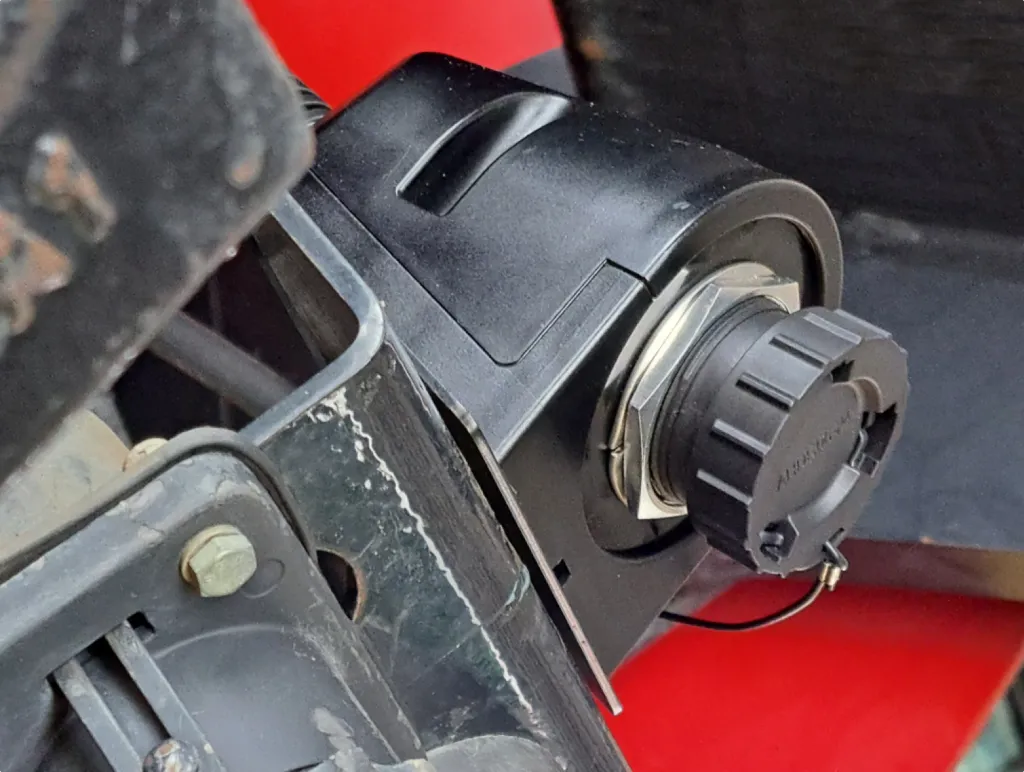 BRTK_ISOBLOK_IBBC_connector_with_cap.webp